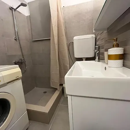 Apartment Artemis In Vibrant Koukaki,athens *